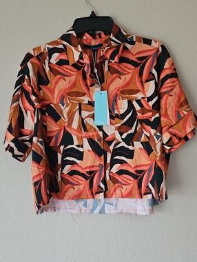 NWT Shore Tropical‎ Leaf Print Cropped Button-Up Shirt Medium